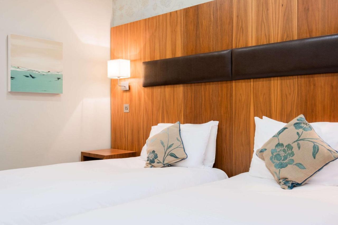 Golden Valley Ramada By Wyndham Cheltenham מראה חיצוני תמונה