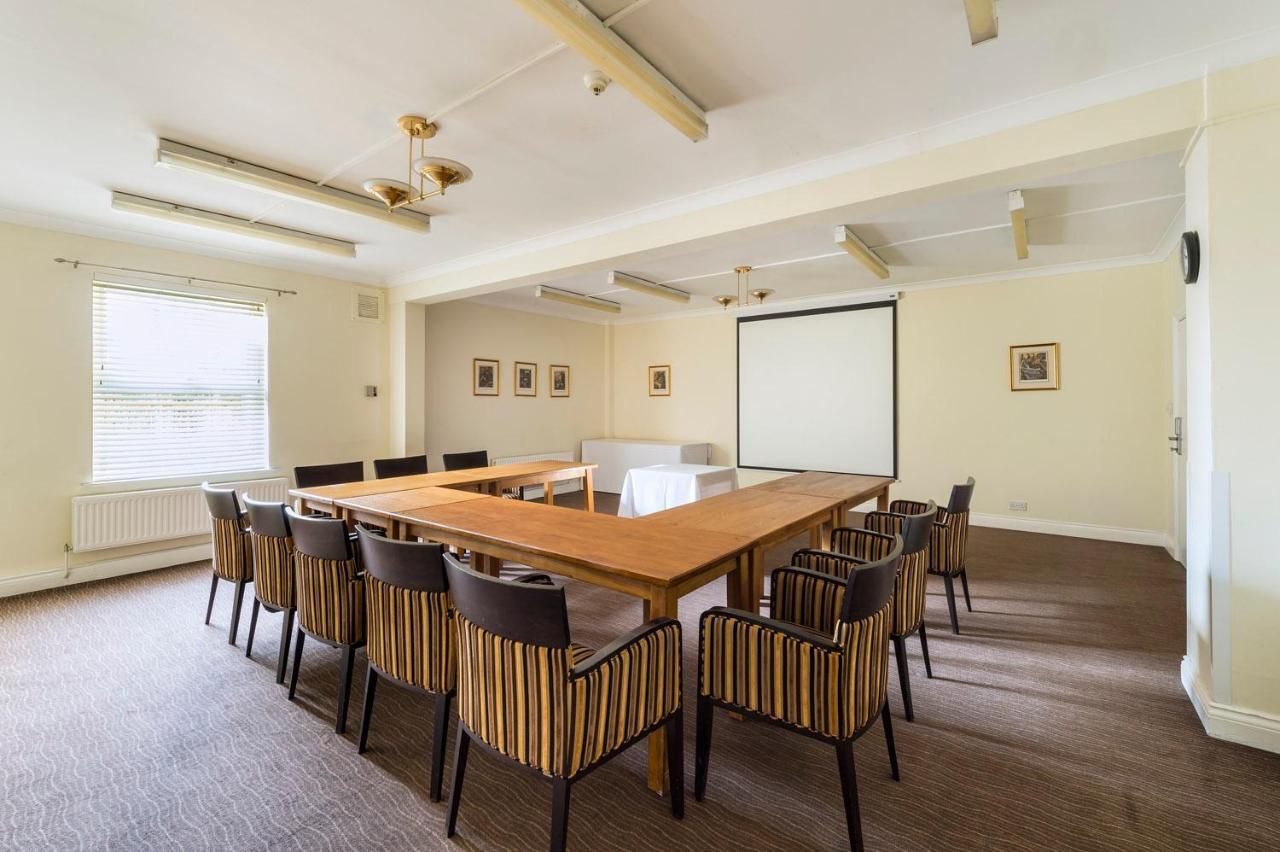 Golden Valley Ramada By Wyndham Cheltenham מראה חיצוני תמונה