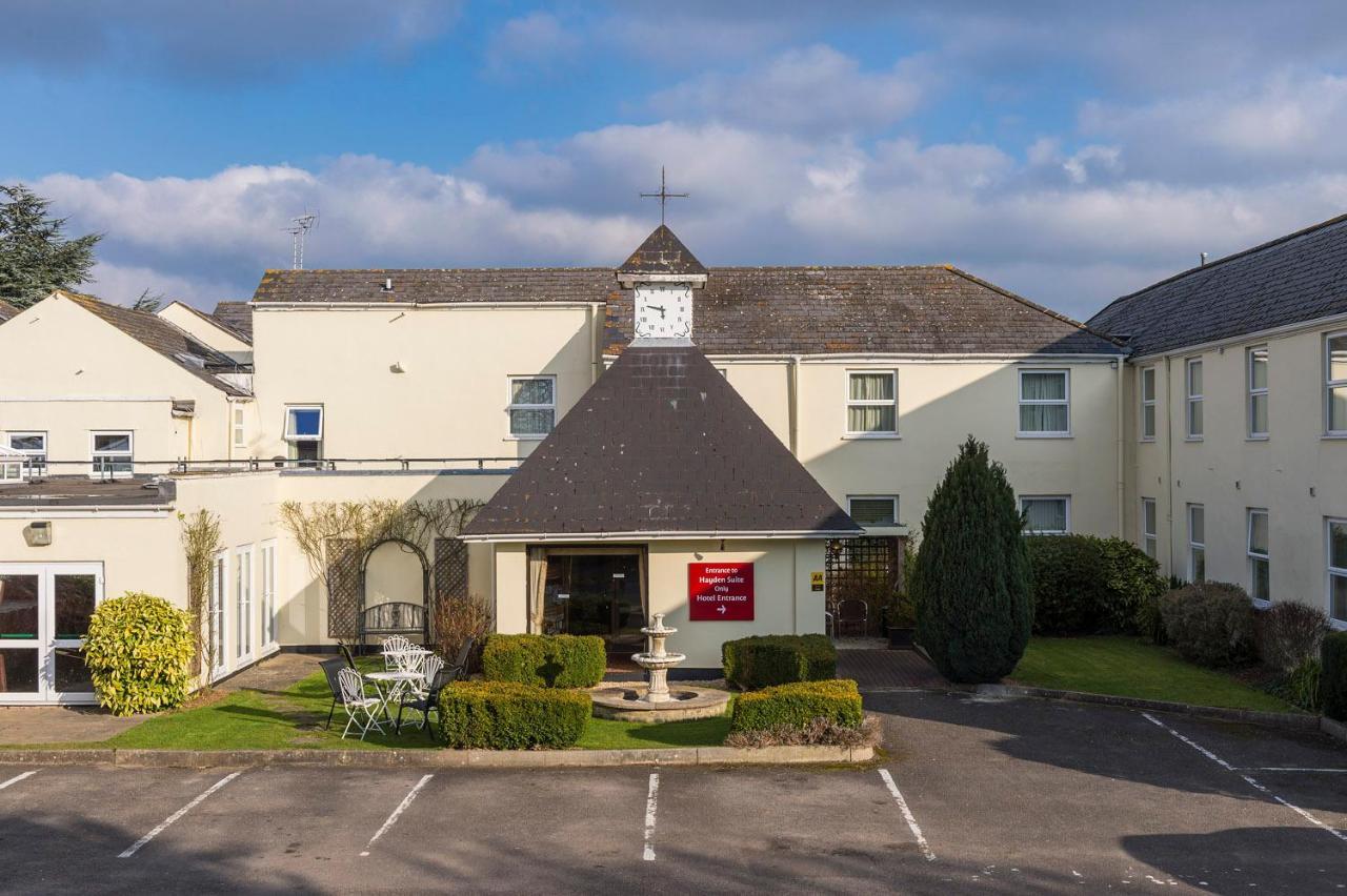 Golden Valley Ramada By Wyndham Cheltenham מראה חיצוני תמונה