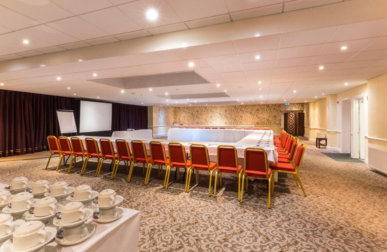Golden Valley Ramada By Wyndham Cheltenham מראה חיצוני תמונה
