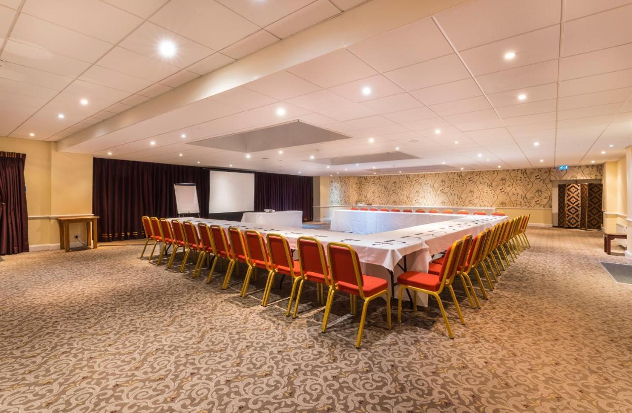 Golden Valley Ramada By Wyndham Cheltenham מראה חיצוני תמונה