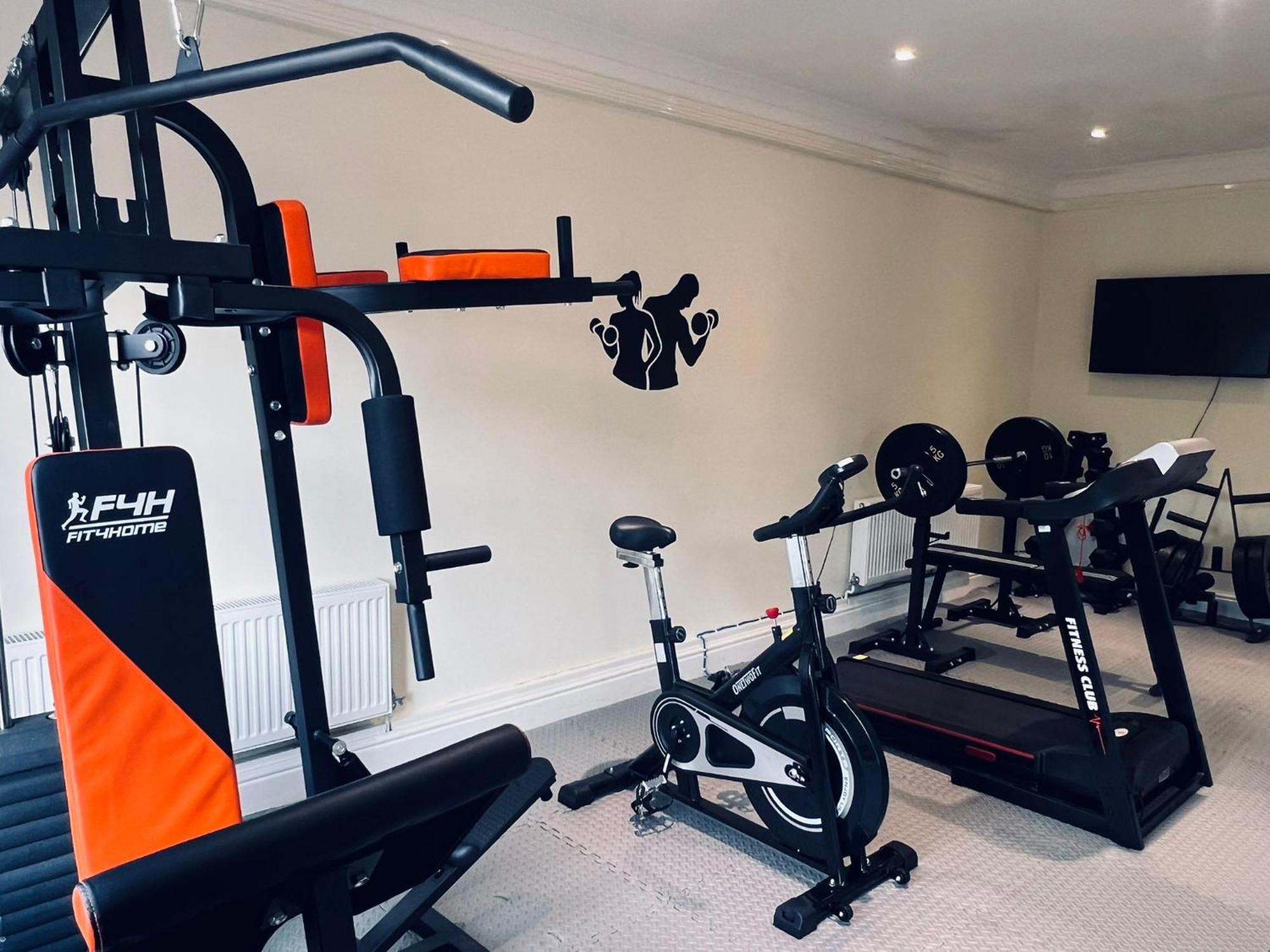 Golden Valley Ramada By Wyndham Cheltenham מראה חיצוני תמונה