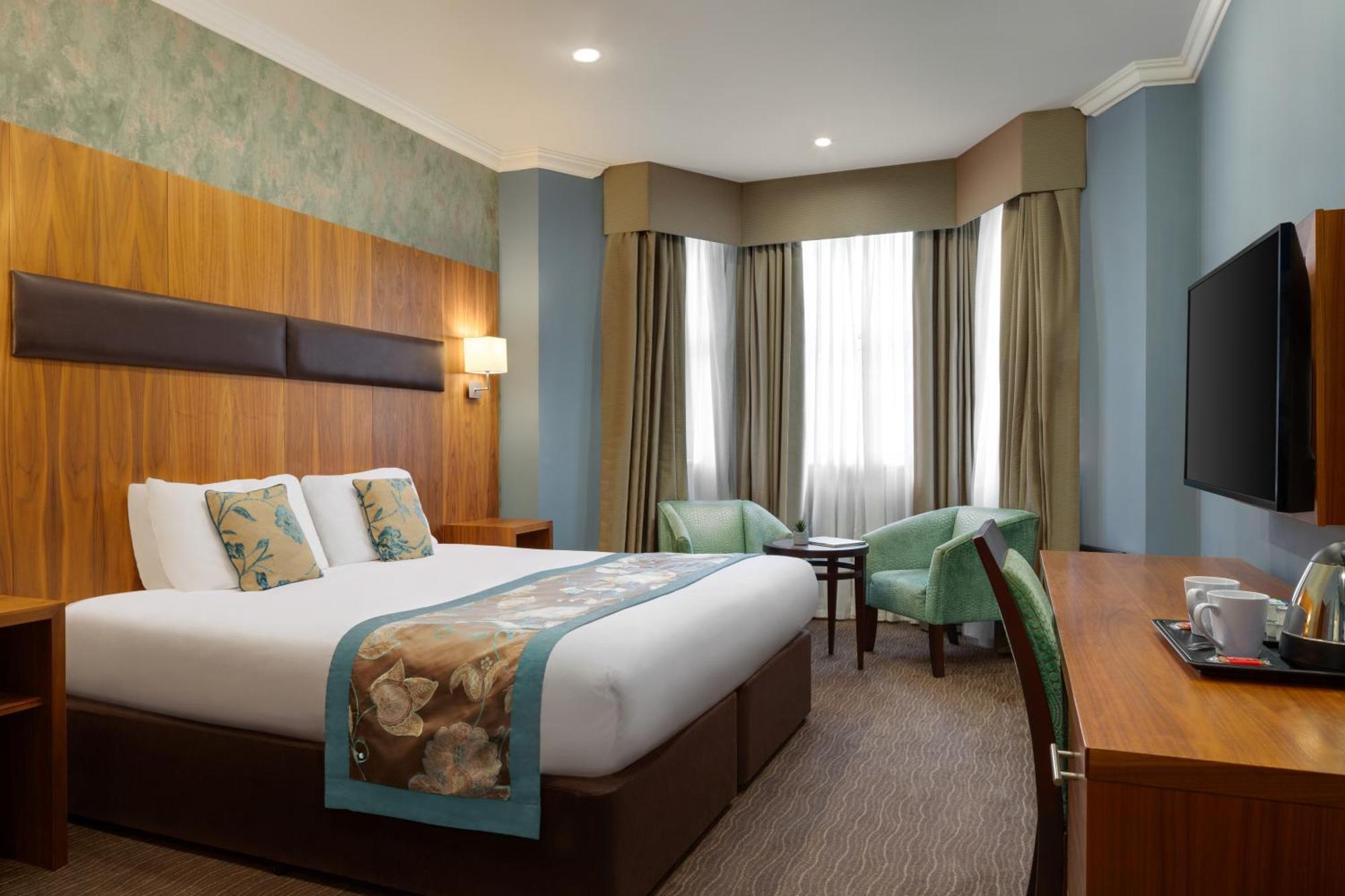 Golden Valley Ramada By Wyndham Cheltenham מראה חיצוני תמונה