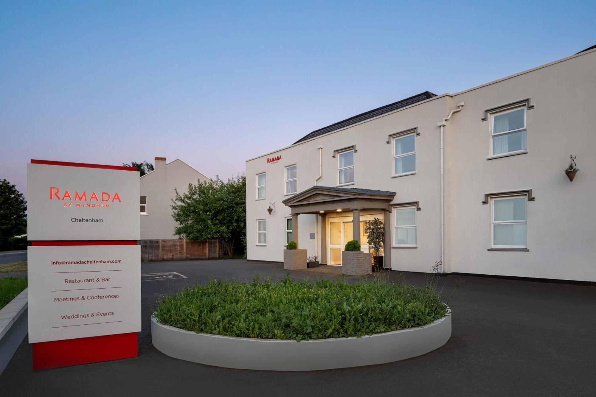 Golden Valley Ramada By Wyndham Cheltenham מראה חיצוני תמונה