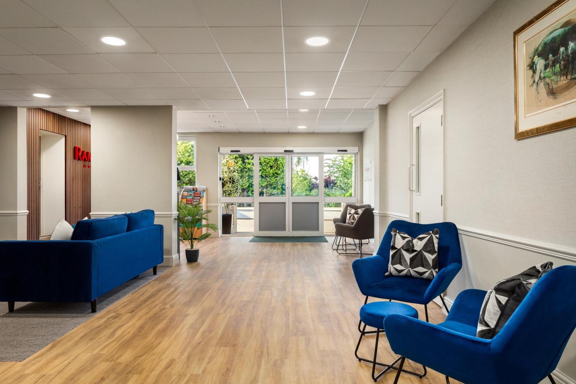 Golden Valley Ramada By Wyndham Cheltenham מראה חיצוני תמונה
