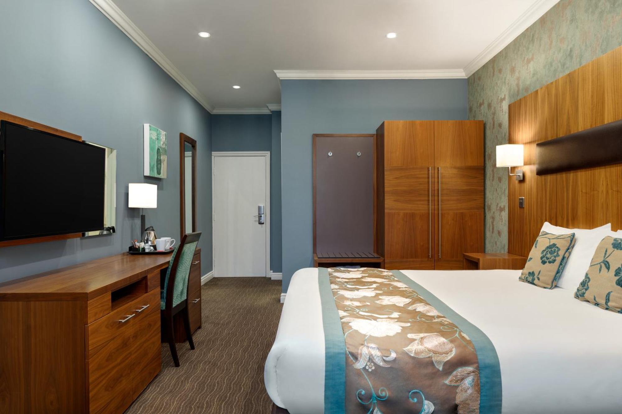 Golden Valley Ramada By Wyndham Cheltenham מראה חיצוני תמונה