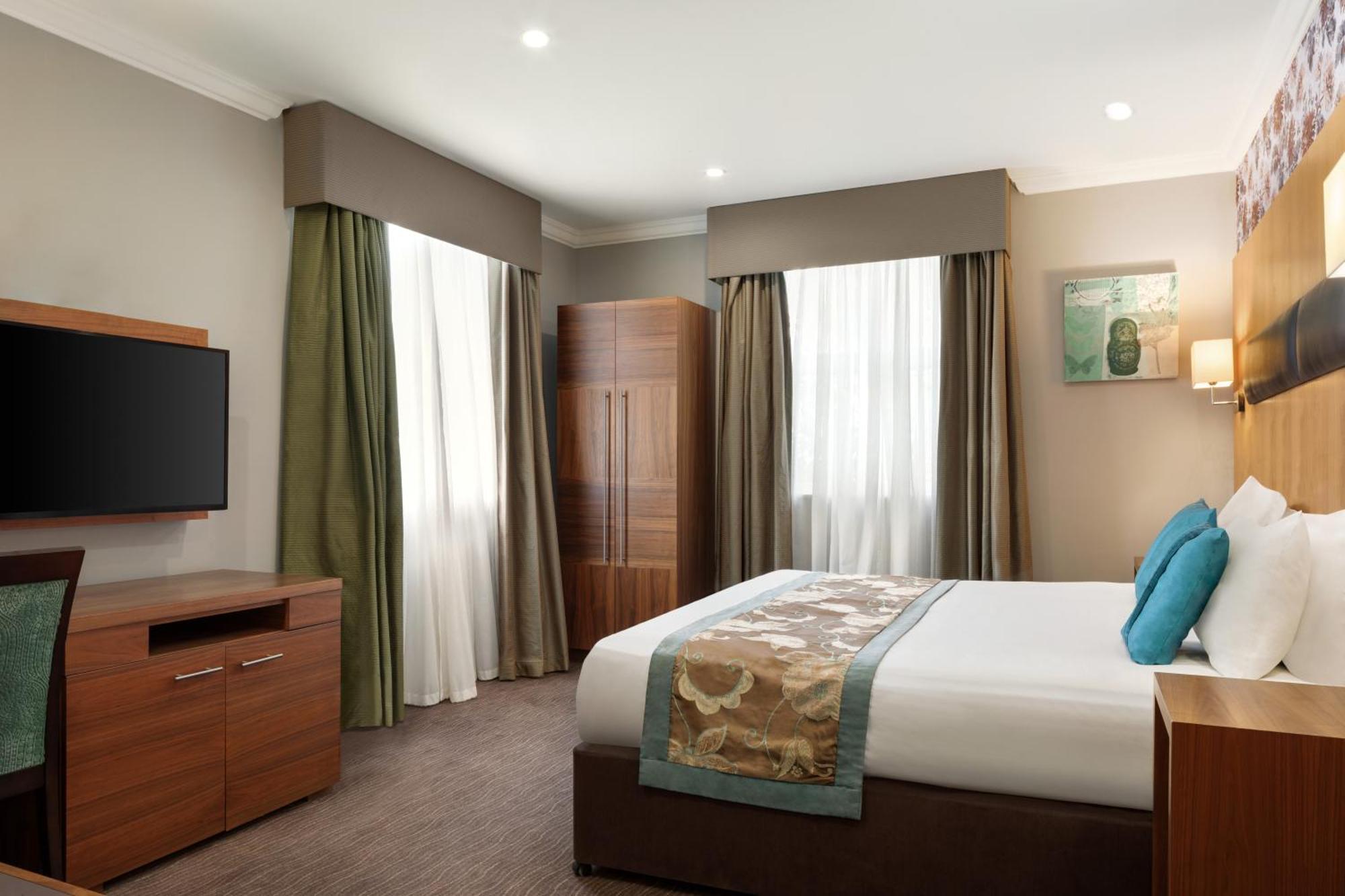 Golden Valley Ramada By Wyndham Cheltenham מראה חיצוני תמונה