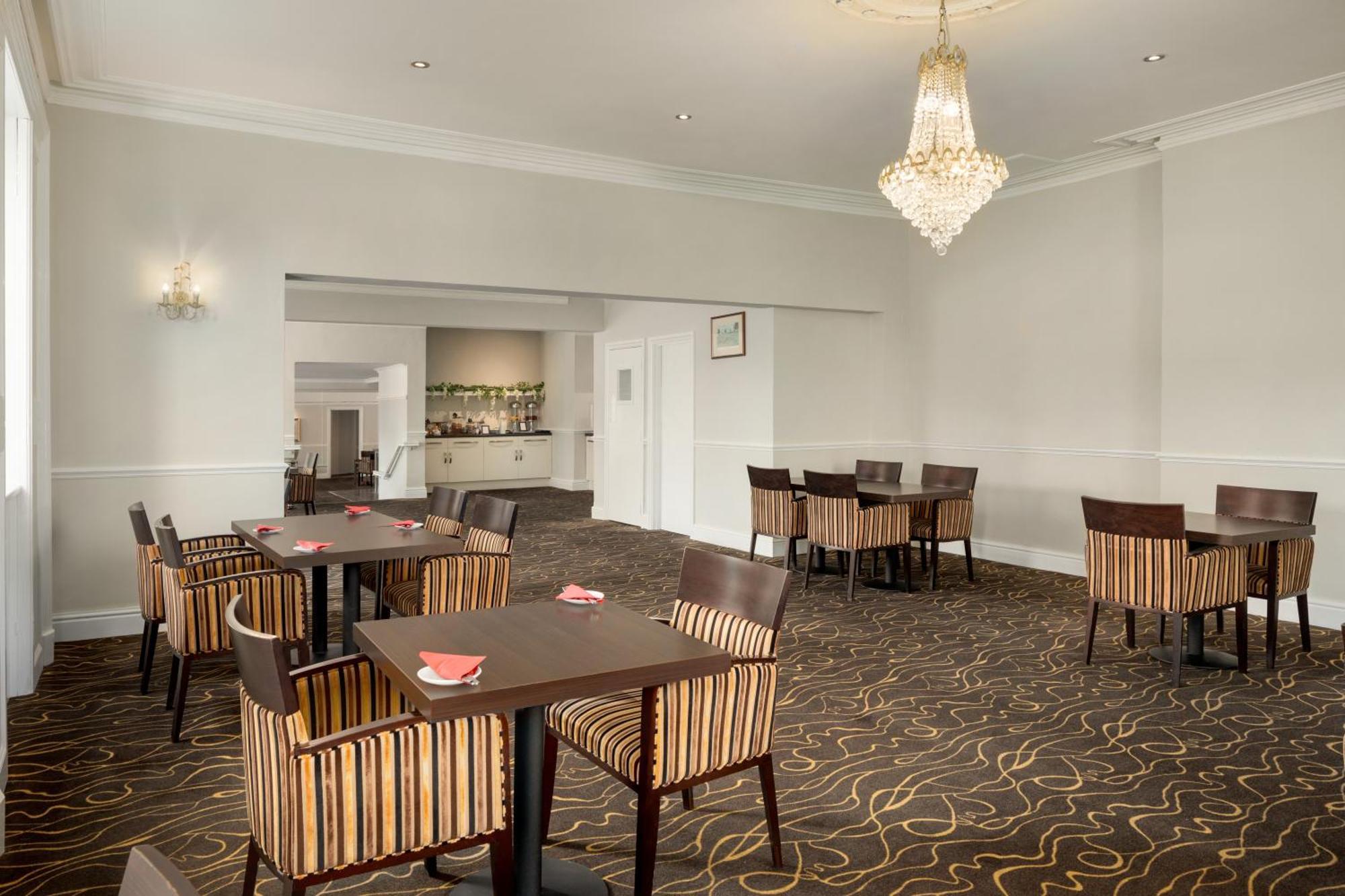 Golden Valley Ramada By Wyndham Cheltenham מראה חיצוני תמונה