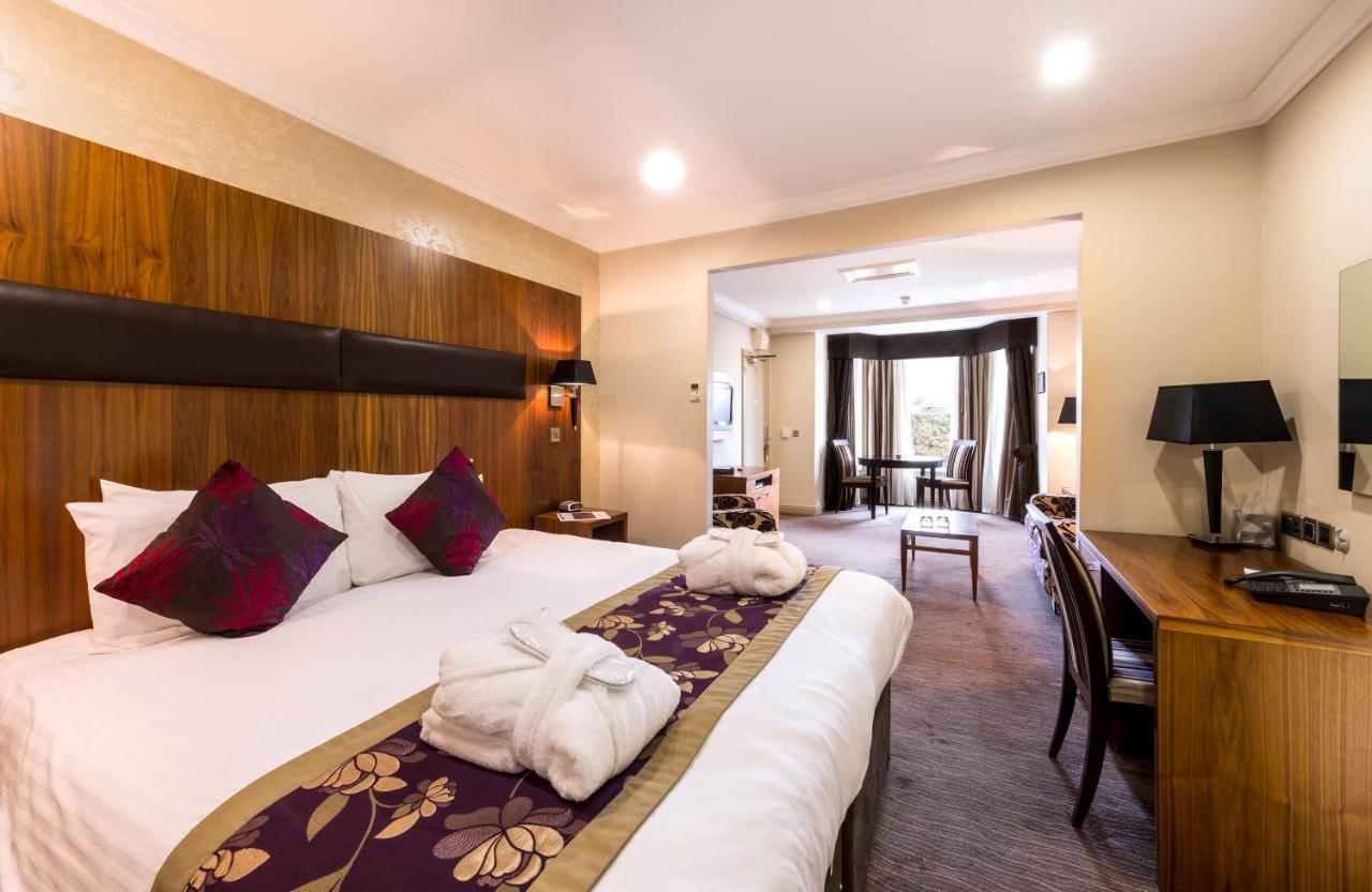 Golden Valley Ramada By Wyndham Cheltenham מראה חיצוני תמונה